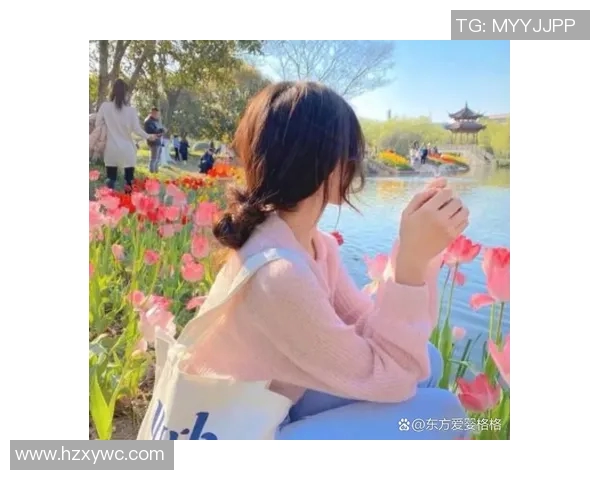 粉色足球明星头像女真人展现青春活力与运动魅力的完美结合